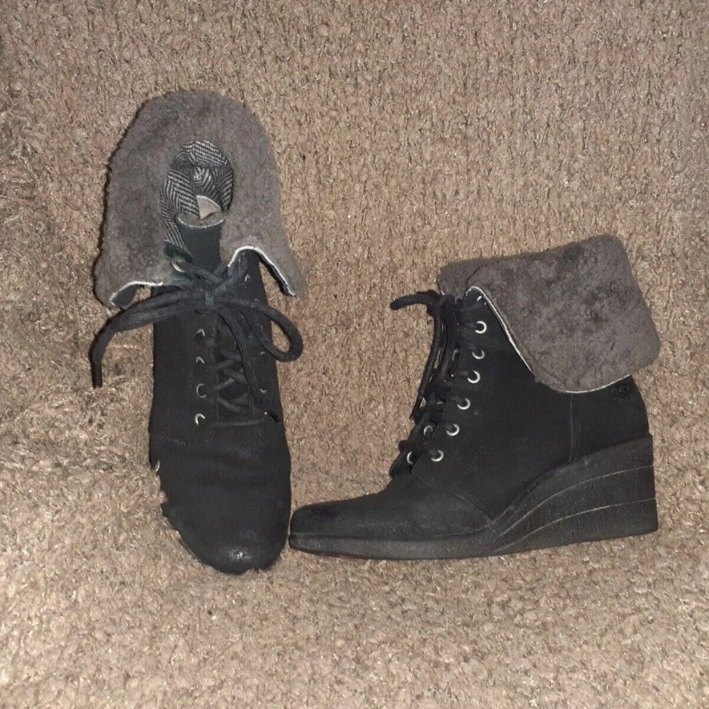 Ugg Australia Zea-Black Oiled Leather Wedge/Shearling Ankle Boots-Sz 8-Excellent